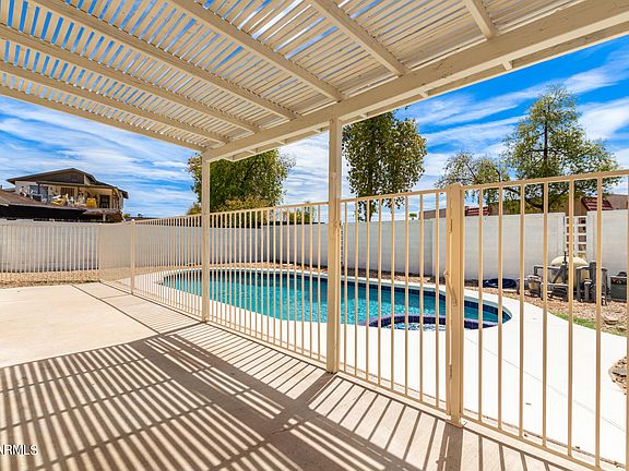 3rd image of 8809 W MEADOW Drive