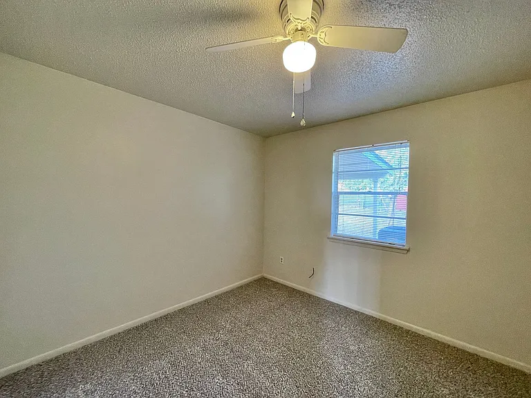 1404 Cross St — Photo 10