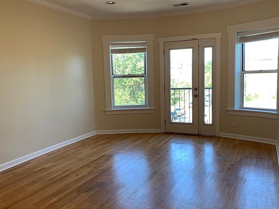 3rd image of 6456 N Fairfield Ave APT 3