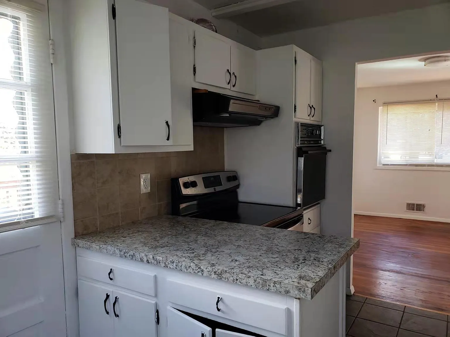3 bed, 2.5 bath, 1350 sqft, $3,750 — Photo 4