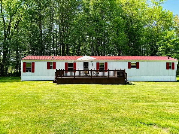 9646 Gehrton Rd, Conneaut Lake, PA 16316
