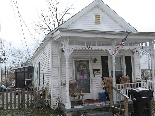 1st image of 816 E 8th St