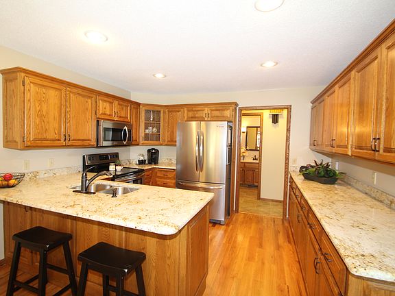3rd image of 801 9th St N