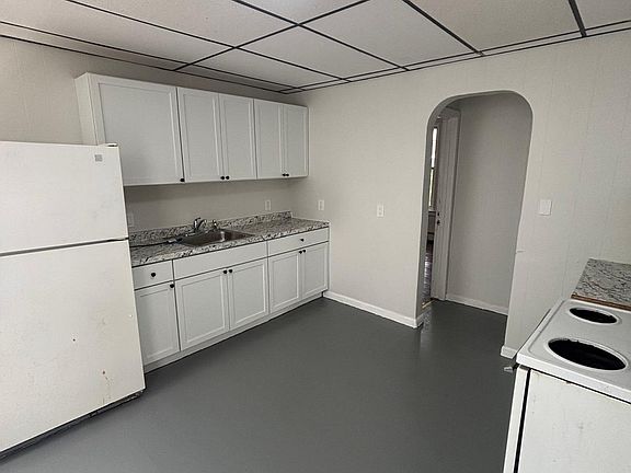 3rd image of 143 Hill St #1