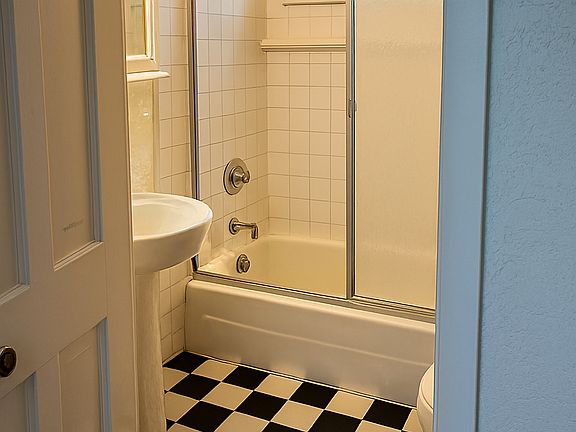 5th image of 1361 N Pearl St #5