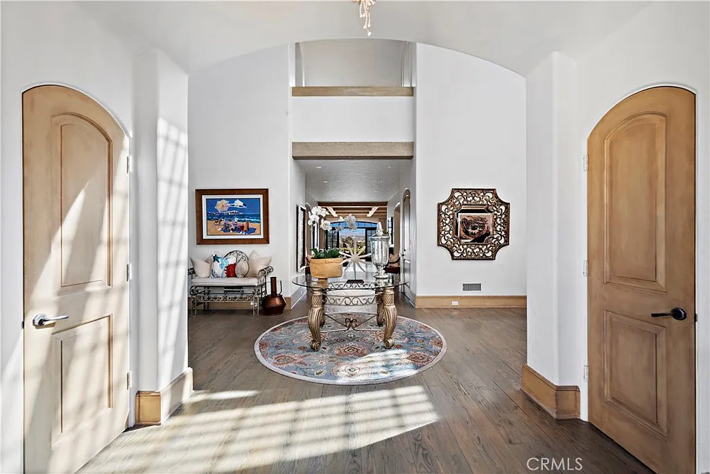 3 bed, 5327 sqft, $25,000 — Photo 4