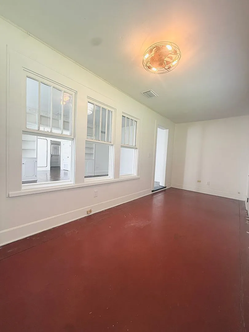 1903 Curry Ford Rd — Photo 2