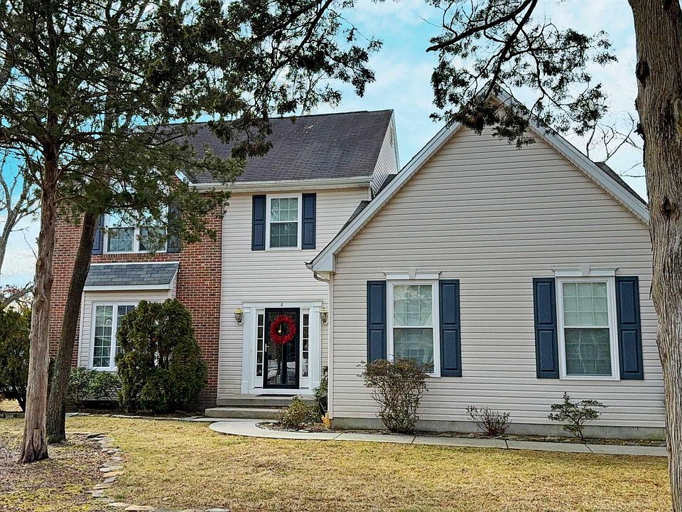 1st image of 4 Devon Dr