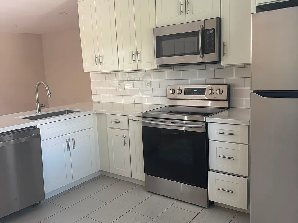 994 Westlynn Way #4