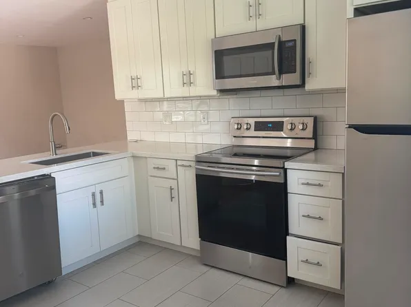 994 Westlynn Way APT 4, Cupertino, CA 95014