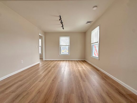 5th image of 194 High Ridge Ave #2
