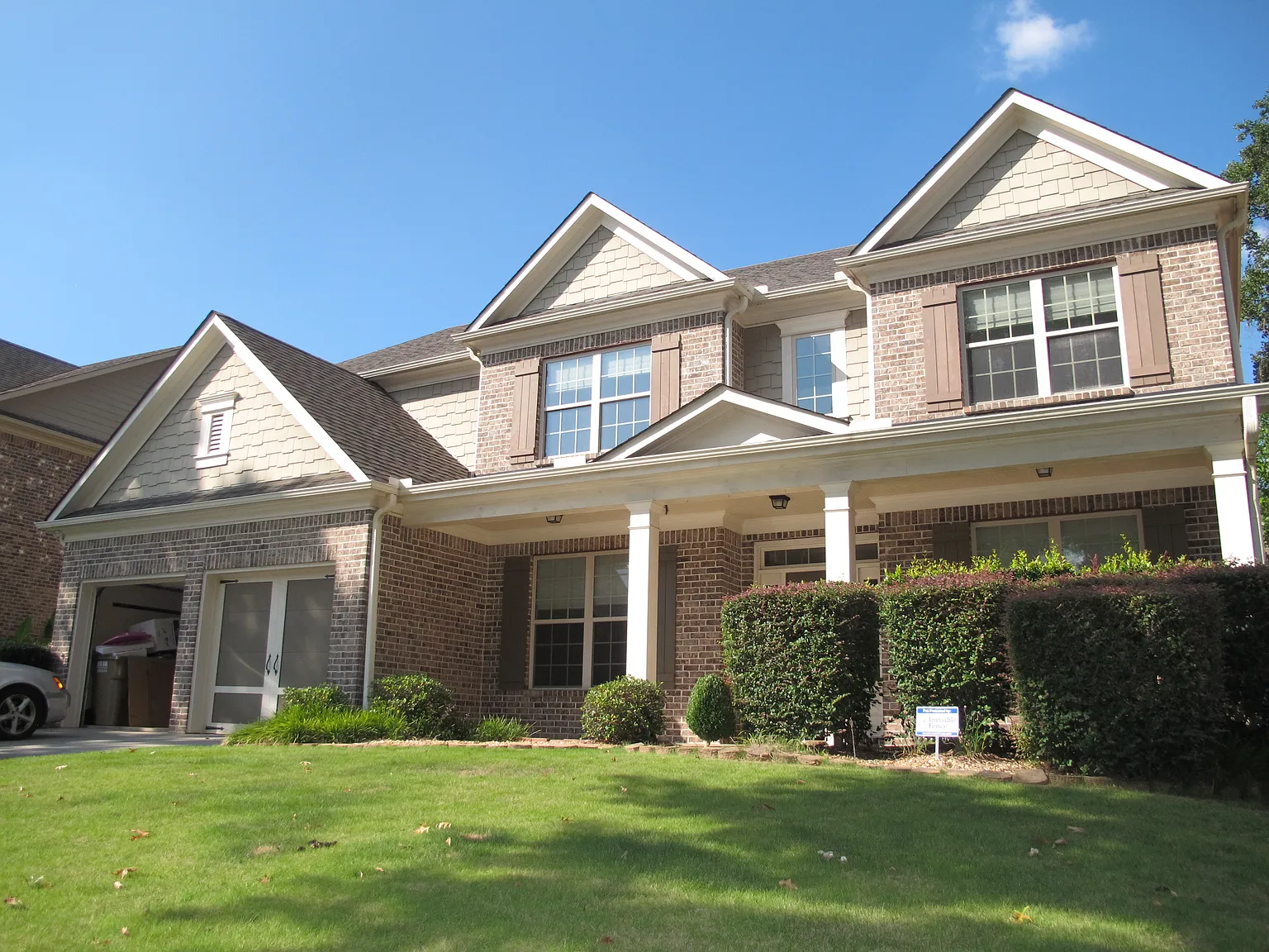 5 bed, 3.5 bath, 3359 sqft, $3,500 — Photo 2