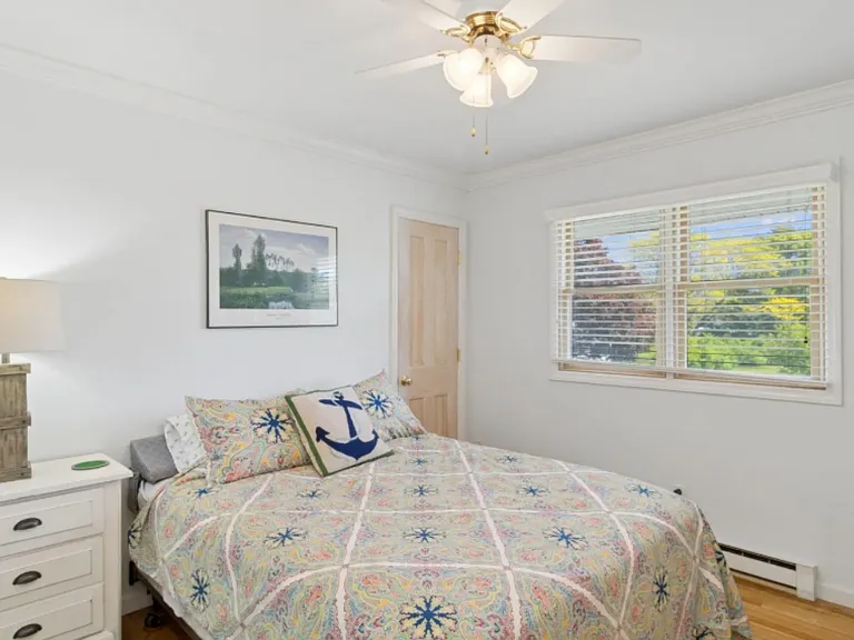 28 Middle Rd — Photo 17