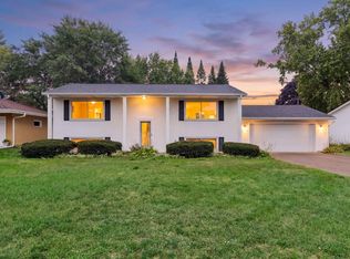 1616 Sandhurst Ave E, Maplewood, MN 55109