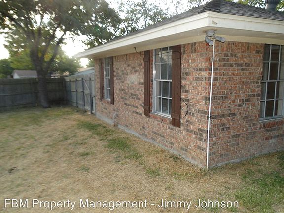 3rd image of 2809 Linda Dr