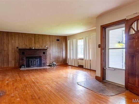 4th image of 21061 Pike 307