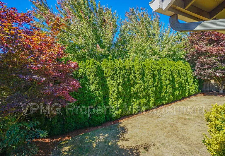 2115 NW 143rd Cir — Photo 38