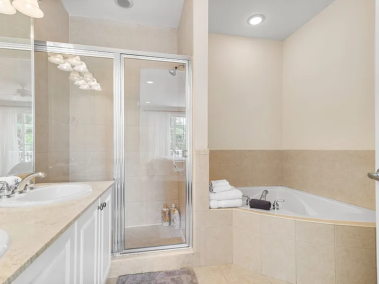 419 SW 5th St — Photo 16