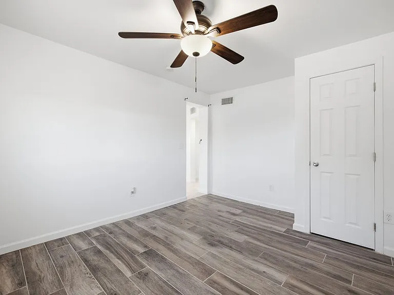 1220 N Catalina Ave — Photo 14