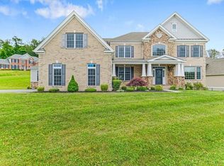 28 Sommerset Dr, Poughkeepsie, NY 12603