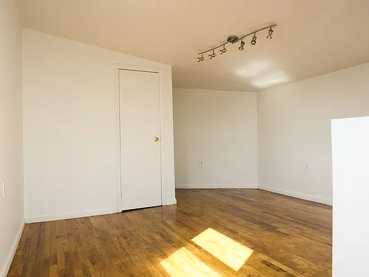 Rented by Crosstown Apartments NYC | media 77