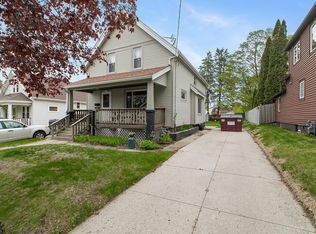 1213 S 16th St, Manitowoc, WI 54220