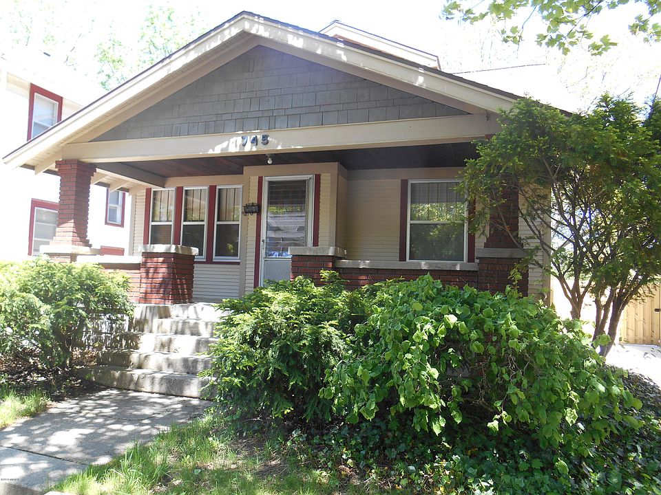 1st image of 745 Hawthorne St NE