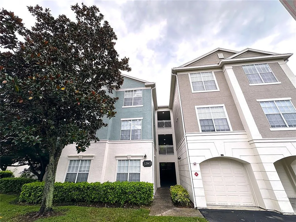 3 bed, 2.0 bath, 1270 sqft, $2,100 — Photo 1
