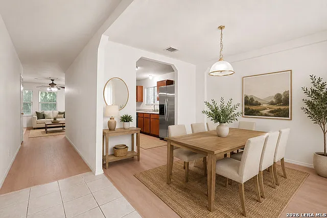 3 bed, 2.5 bath, 1904 sqft, $1,800 — Photo 3