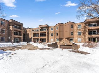 2220 Midland Grove Rd APT 112, Roseville, MN 55113