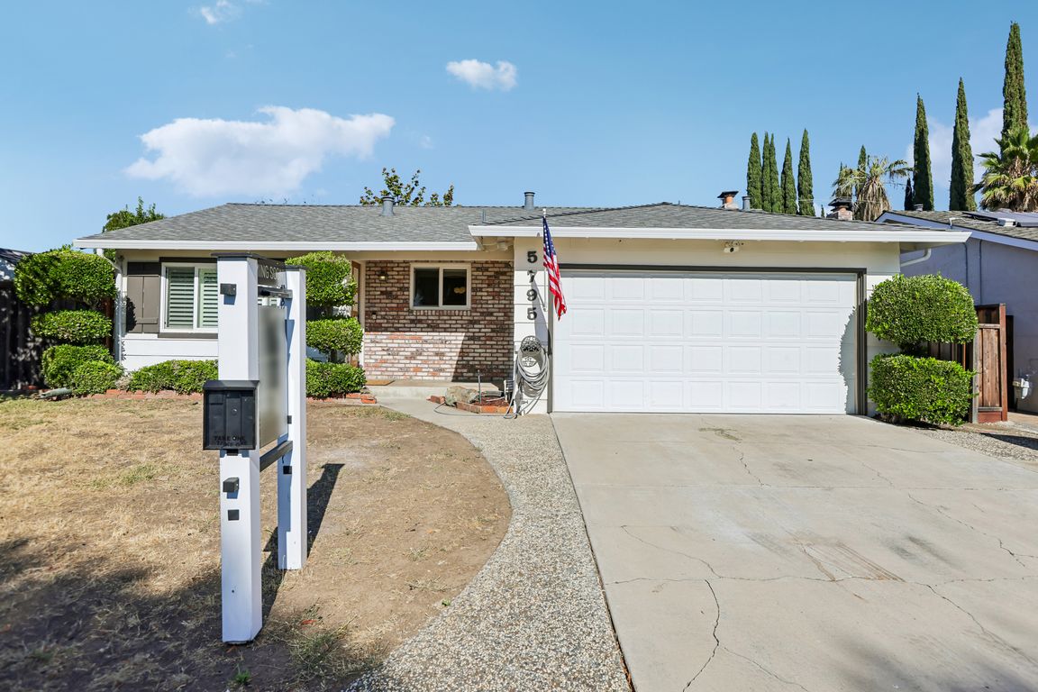 Coralwood Way-S0608-001.jpg