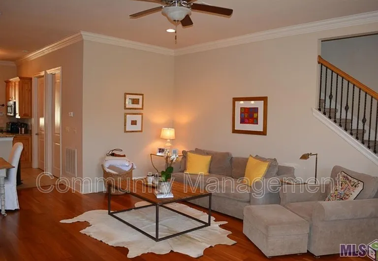 4637 Burbank Dr #506 — Photo 2