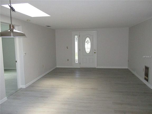 5th image of 840 Texas St