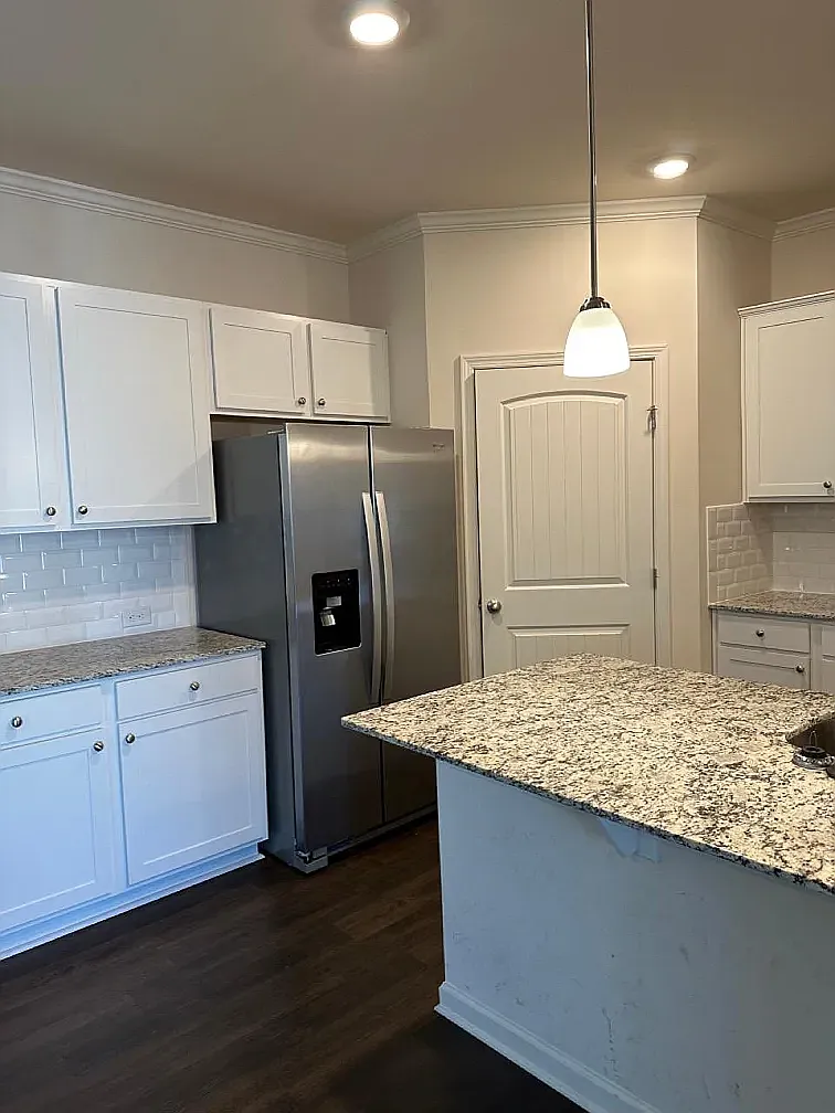 5 bed, 2382 sqft, $2,350 — Photo 4