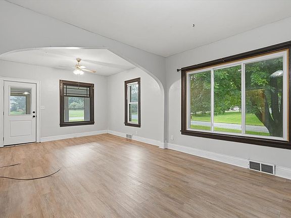 5th image of 146 W Winter Avenue