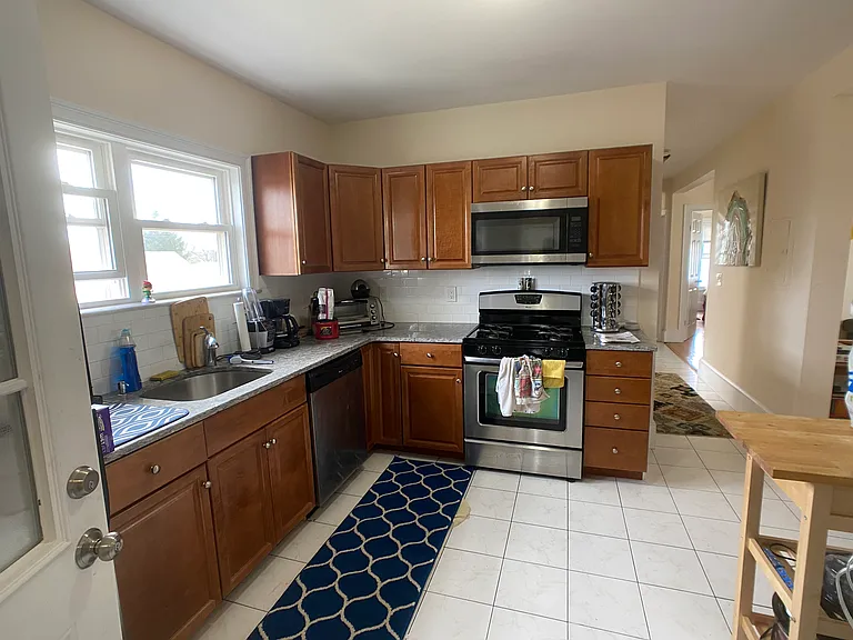 18 Willard Ave #3 — Photo 4
