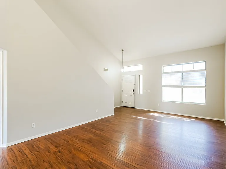 3802 N 104th Ave — Photo 8
