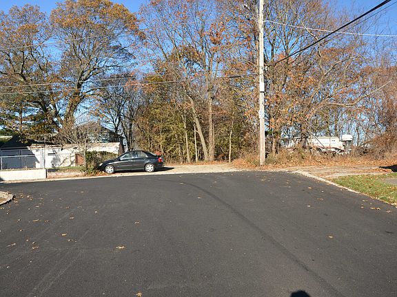 4th image of 82 Belmont St