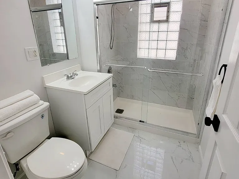 837 N Winchester Ave #2 — Photo 8