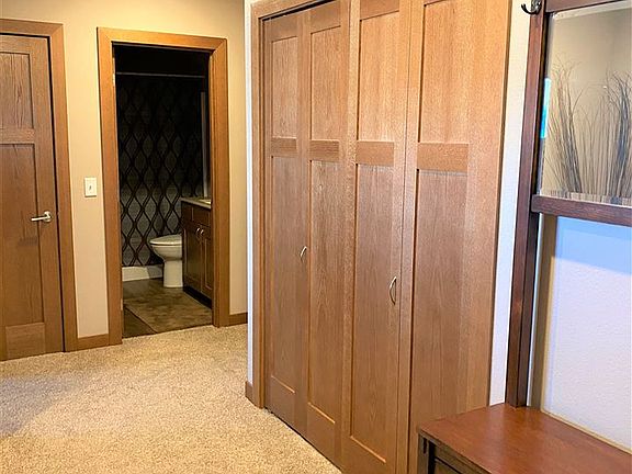 3rd image of 1412 Valerie Cir