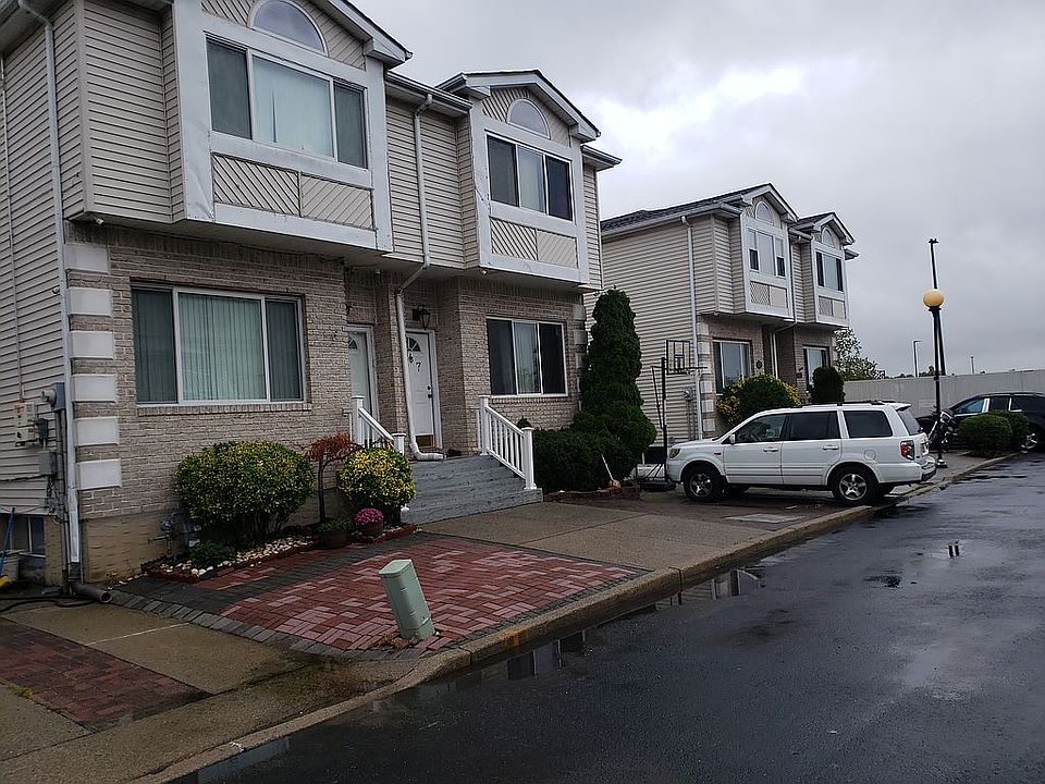 2nd image of 89 Lott Ln