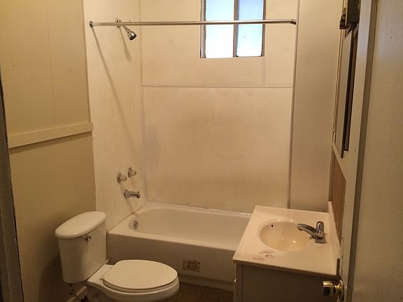 3rd image of 125 Glenwood Ct APT 2