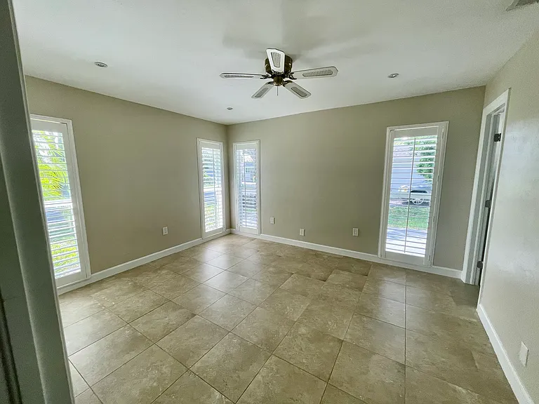 245 Lanchester Ct — Photo 11