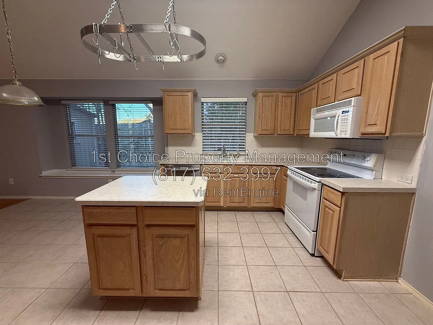 3 bed, 2.0 bath, 1829 sqft, $2,495 — Photo 2