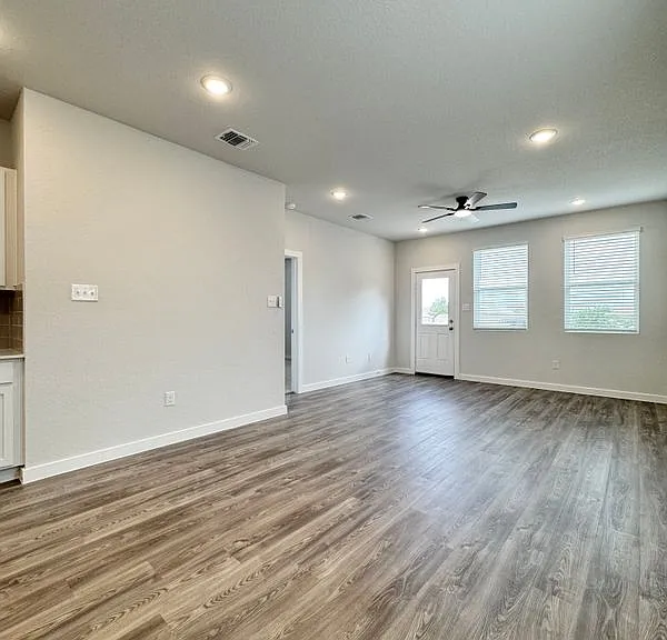 14702 Emerio Dr — Photo 11