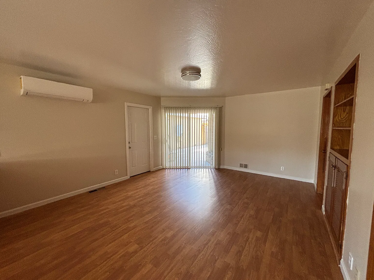 3 bed, 1370 sqft, $5,150 — Photo 4