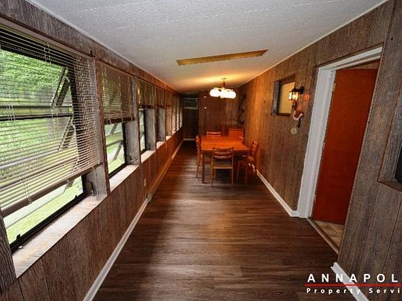 5th image of 3222 Henson Ave