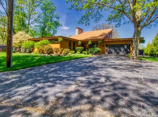 933 Country Club Ln, Warsaw, IN 46580