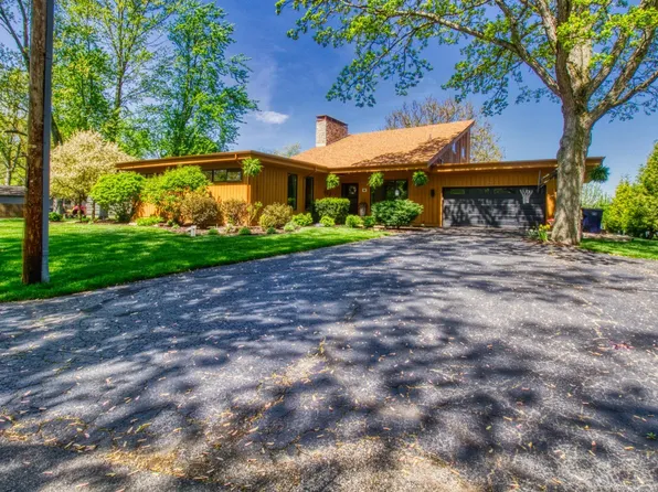 933 Country Club Ln, Warsaw, IN 46580