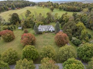 6 Hunters Rd, Glen Gardner, NJ 08826